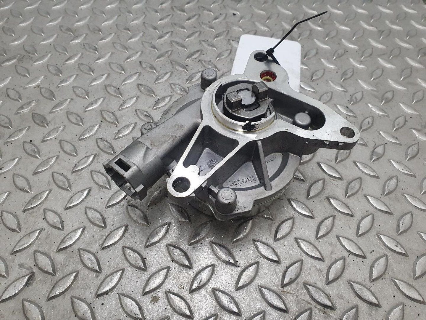 RENAULT KADJAR VACUUMPOMP 2018, Ophalen of Verzenden, Gebruikt, Stiba lid