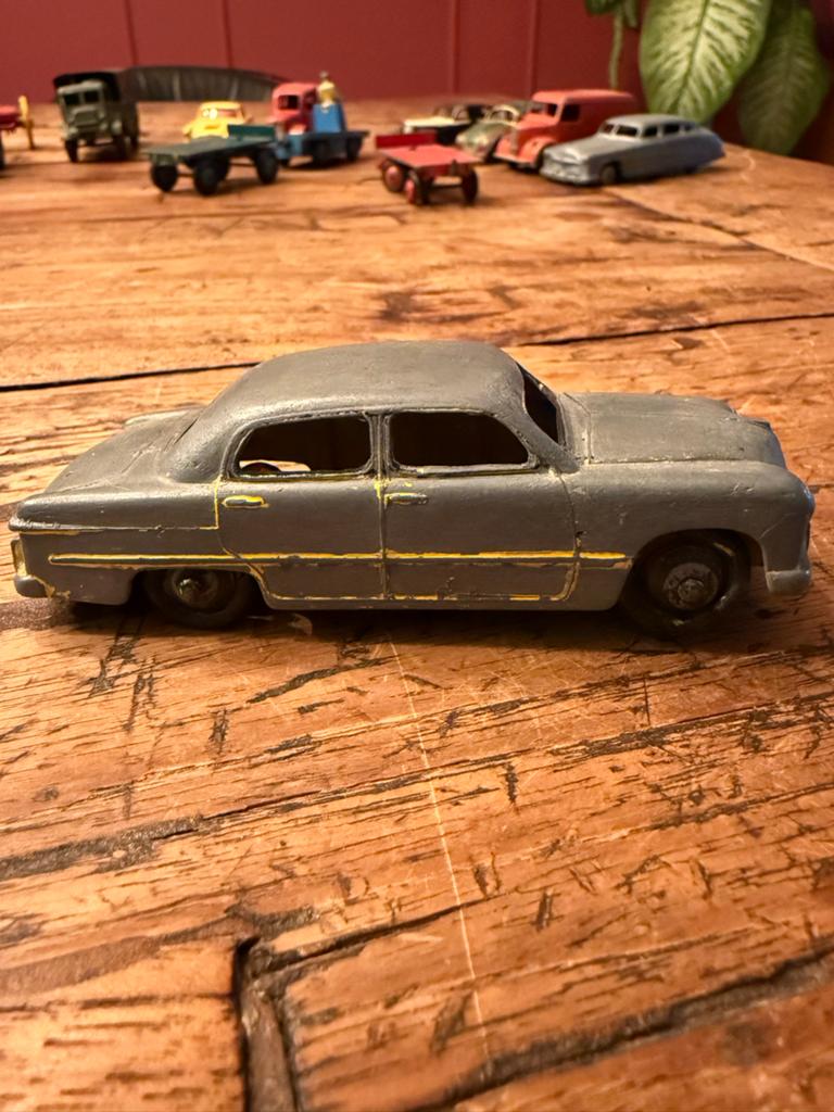 Dinky Toys 170 Ford Fordor Sedan - Vintage Modelauto, Ophalen of Verzenden, Zo goed als nieuw, Overige merken