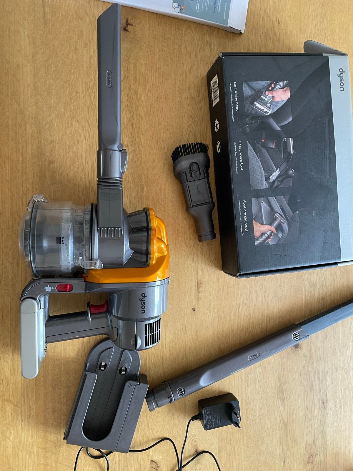 Dyson DC-16 Kruimeldief met Autoborstelset, Gebruikt, Kruimeldief, Draadloos, Ophalen of Verzenden