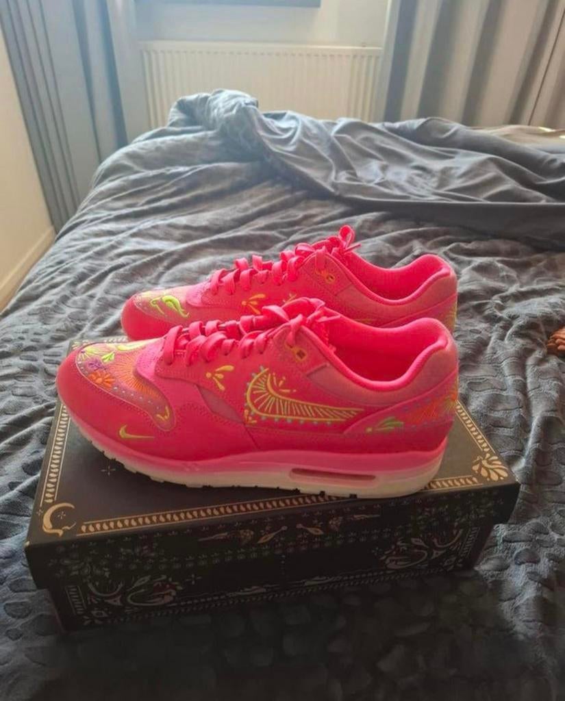 Nike Air Max 1 PRM Dia De Los Muertos 'Hyper Pink, Ophalen of Verzenden, Zo goed als nieuw, Meisje, Sportschoenen