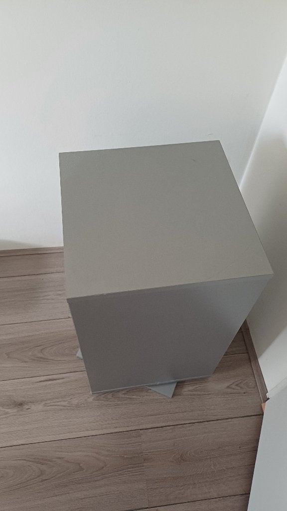 Handig kastje. Draaiend. Zilvergrijs. Ikea, Ophalen, Minder dan 50 cm, Gebruikt, 1 of 2 laden