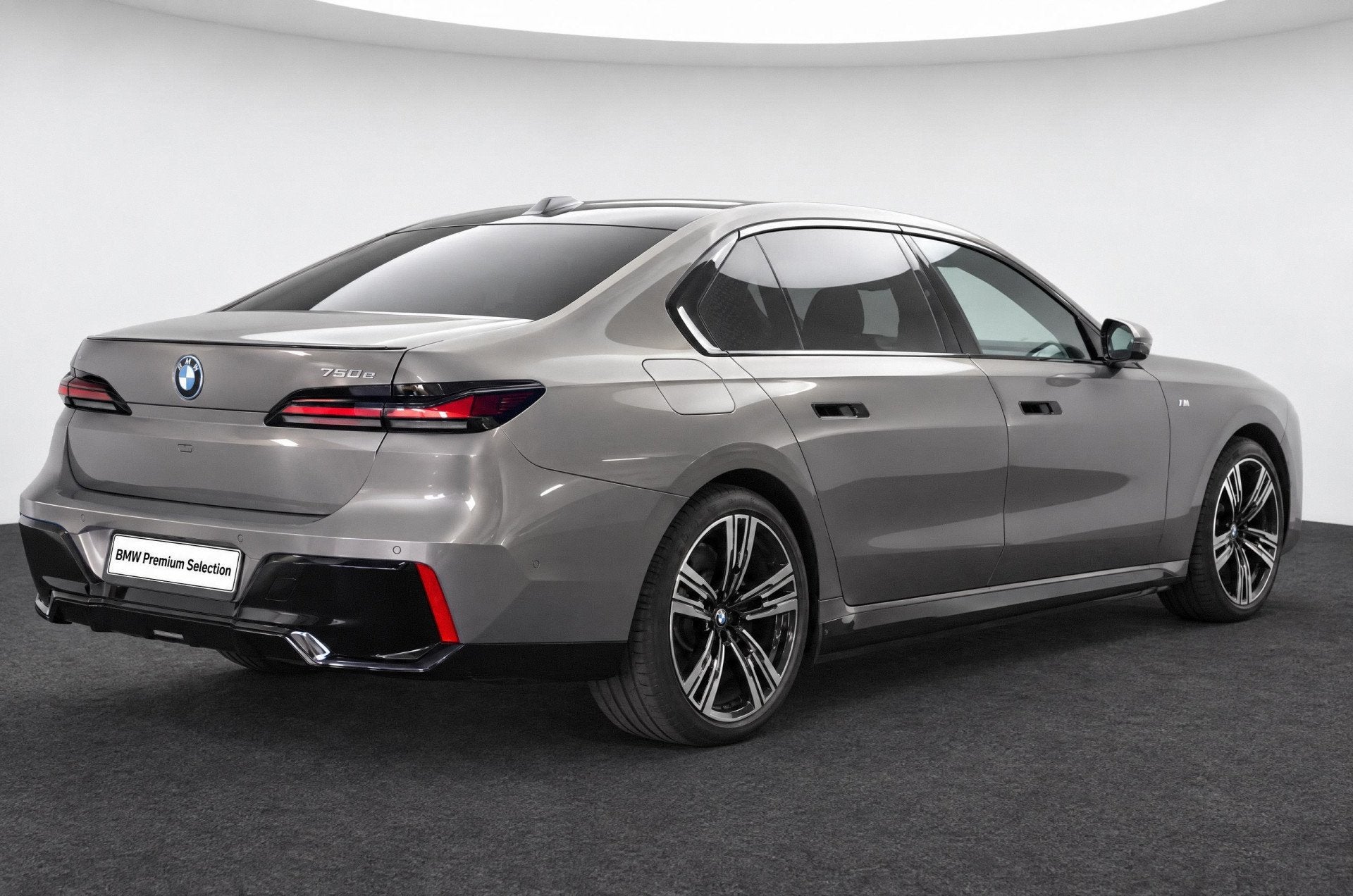BMW 7 Serie 750e xDrive High Executive M Sport Automaat / Pa, Auto's, Dealer onderhouden, Gebruikt, 489 pk, Vierwielaandrijving