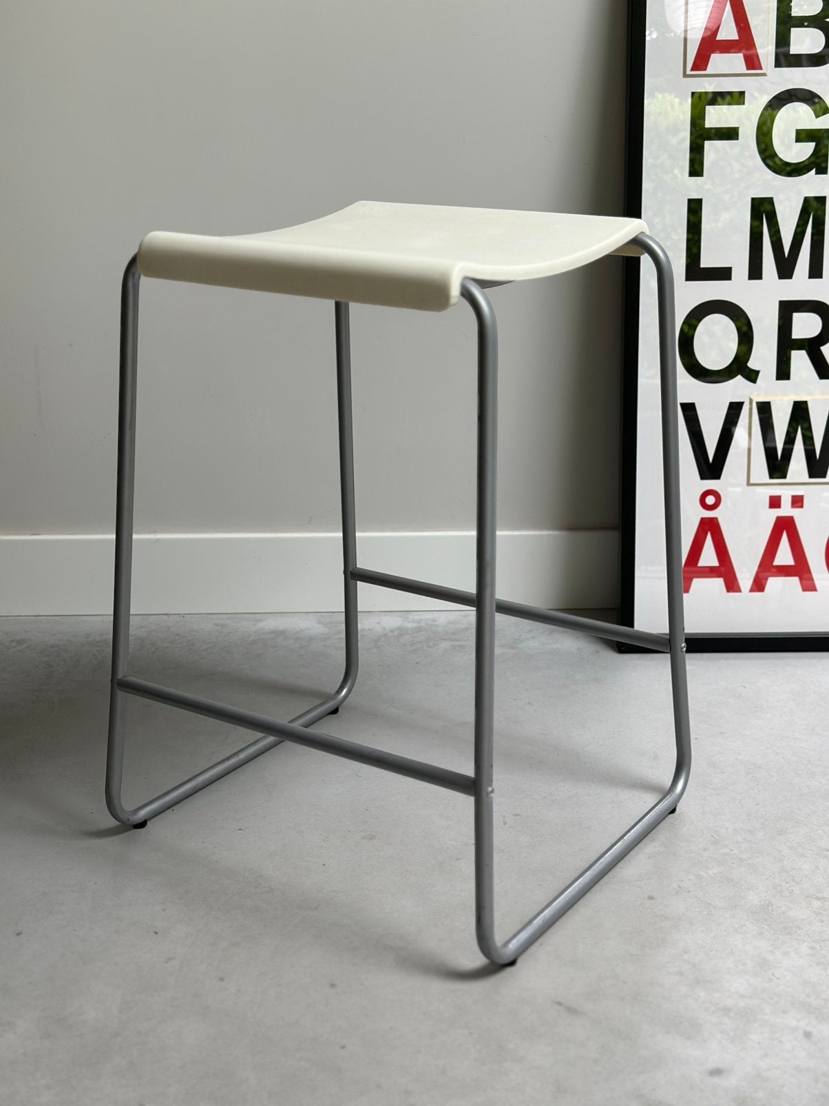 Vintage IKEA barkruk Kristian by Eva Lilja Löwenhielm, Ophalen, Kunststof, Gebruikt, 60 tot 90 cm