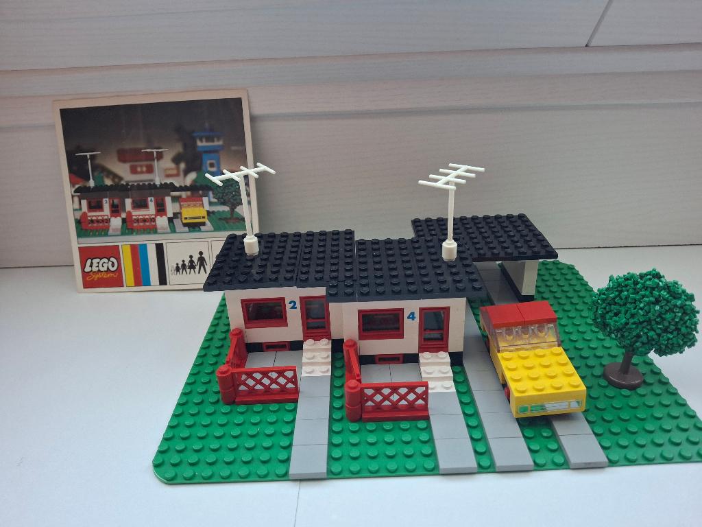 Lego 353 ( 353-1 ) Terrace House with Car and Garage 1972, Ophalen of Verzenden, Gebruikt
