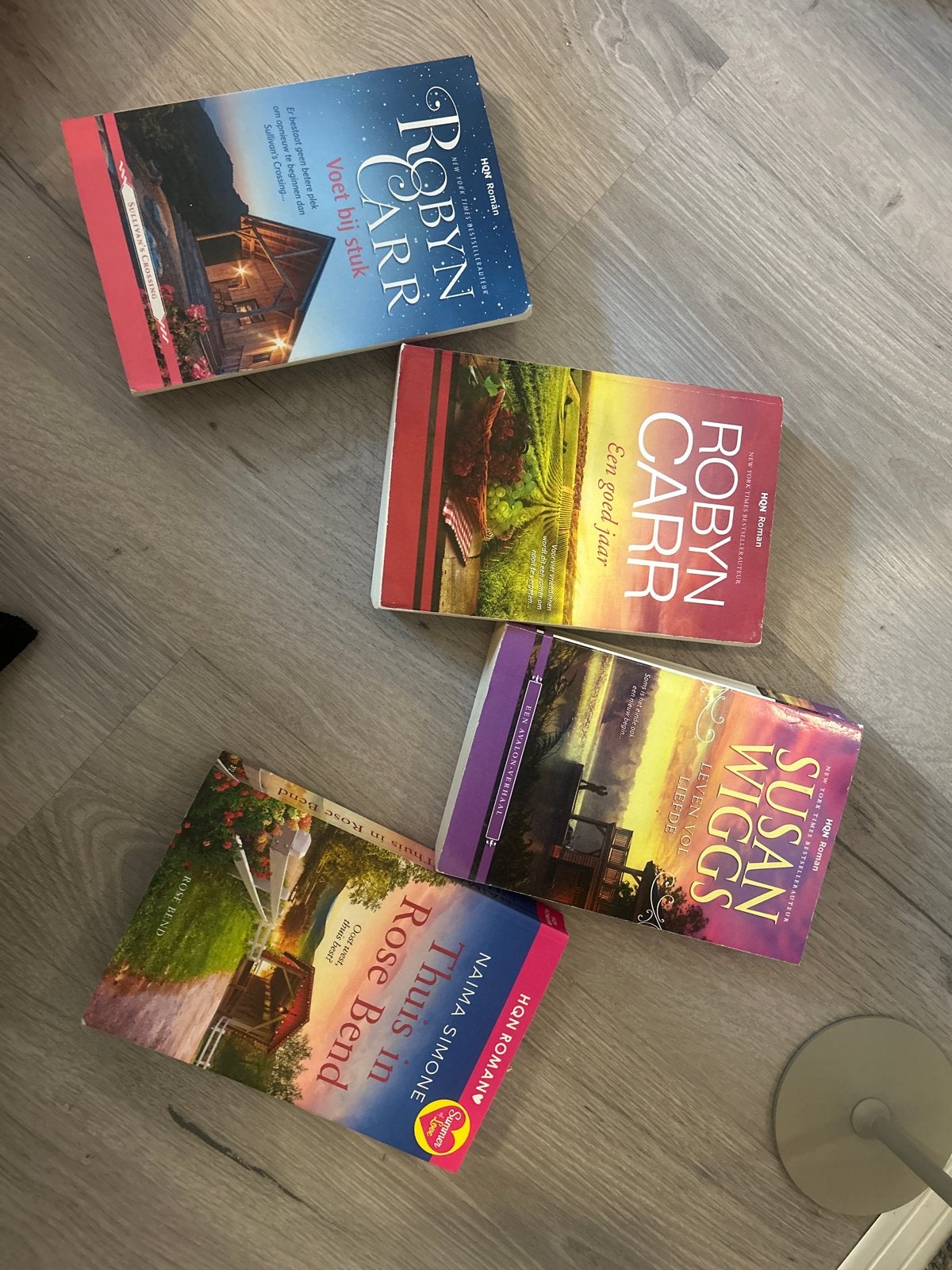 4 romans van Robyn Carr, Susan Wiggs en Naima Simone, Ophalen, Gelezen, Nederland