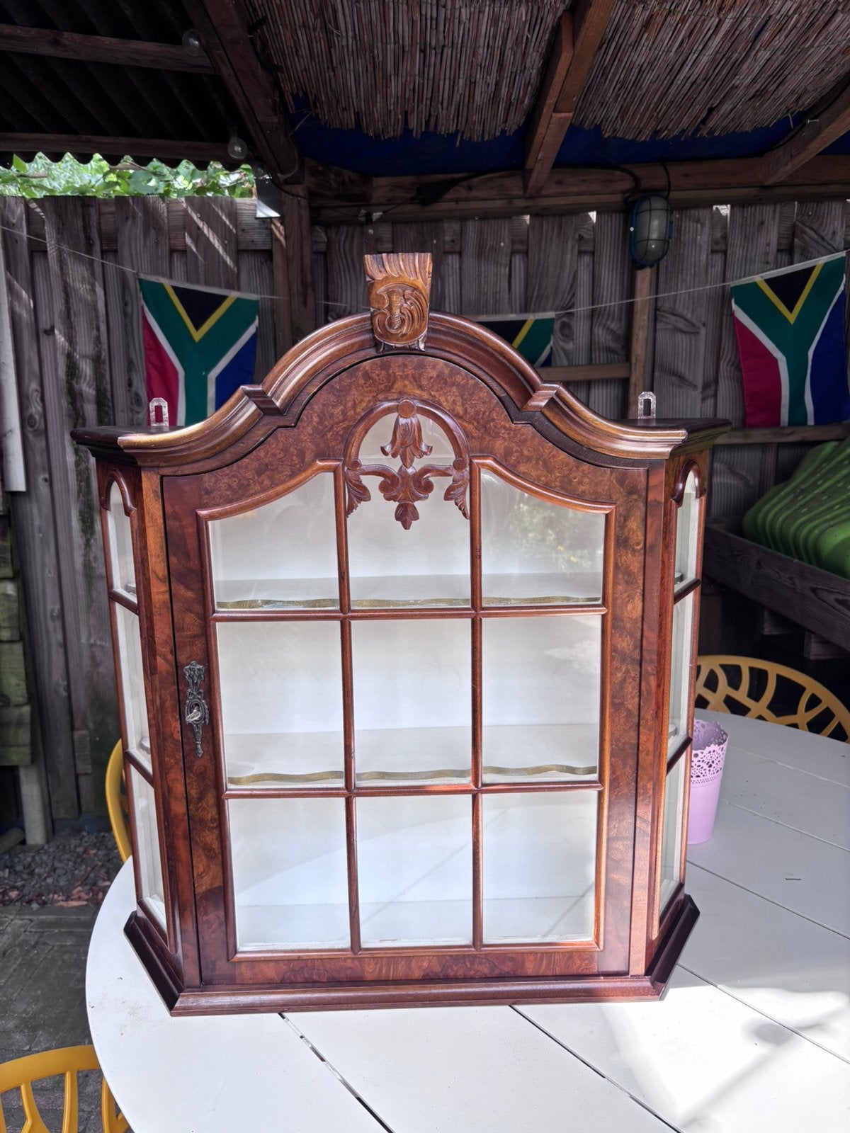 Vitrine kastje walnotenhout met sleutel, Ophalen, 50 tot 100 cm, Zo goed als nieuw, Minder dan 100 cm
