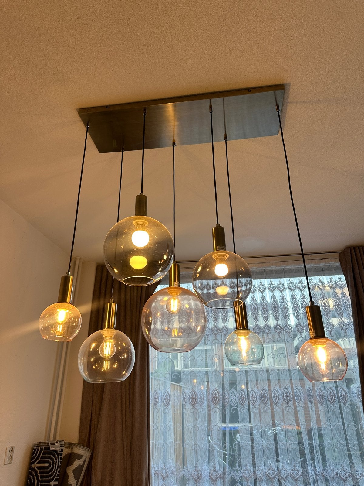 Moderne hanglamp met 7 glazen bollen, Ophalen of Verzenden, Zo goed als nieuw, Glas, E27 (groot)