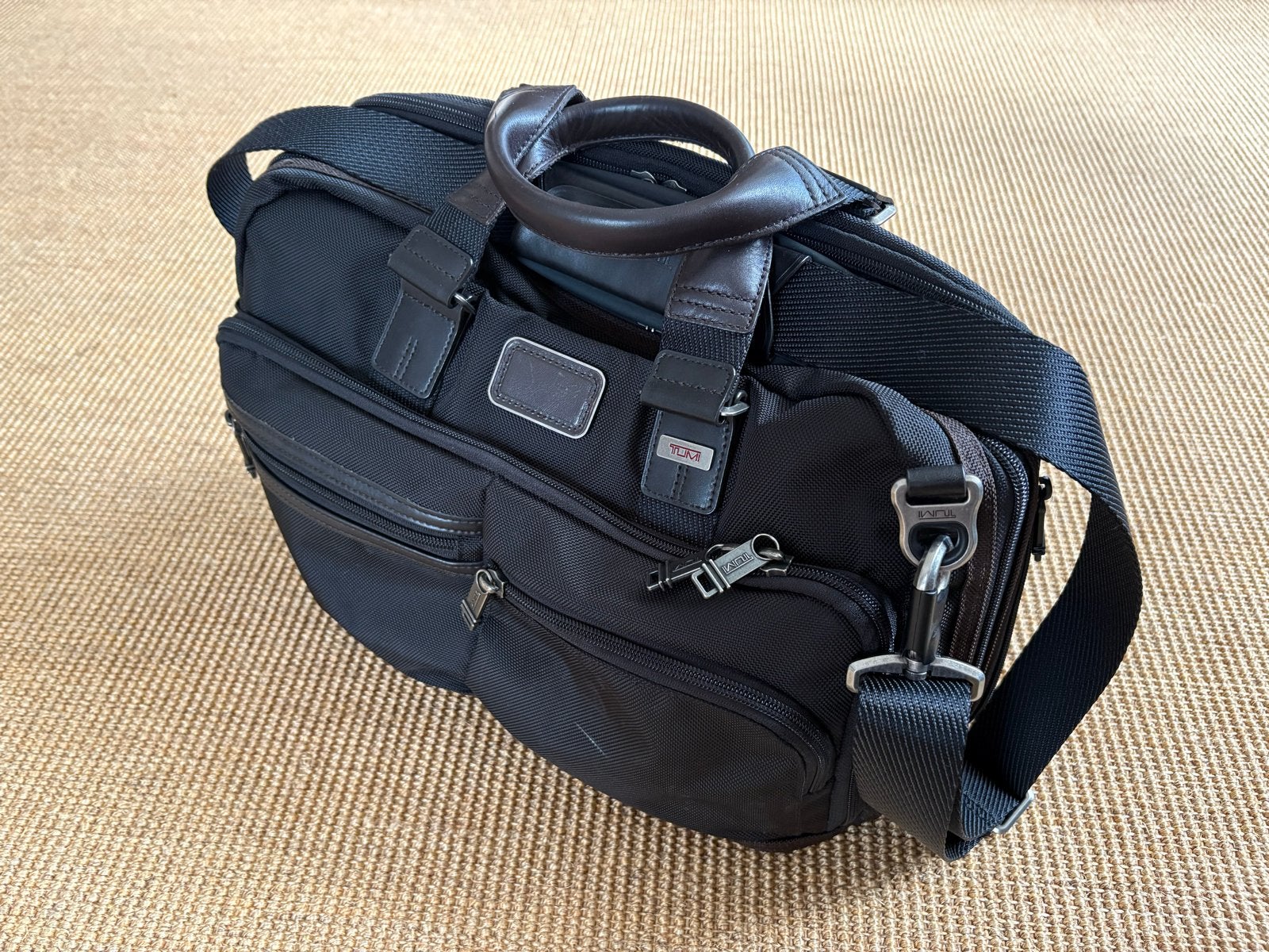 Foto 3 van Tumi Laptoptas - Bruin/Zwart, Zo goed als nieuw