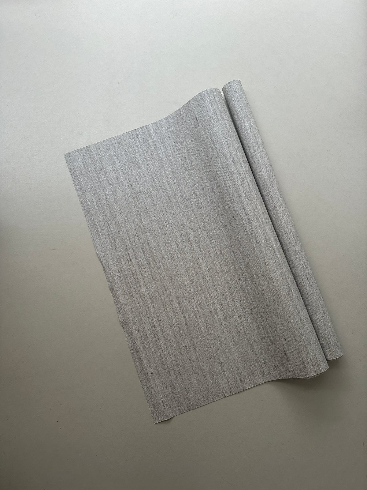 Arte Lino Lignes Behang - Lichtgrijs Linnenlook (14.67m)