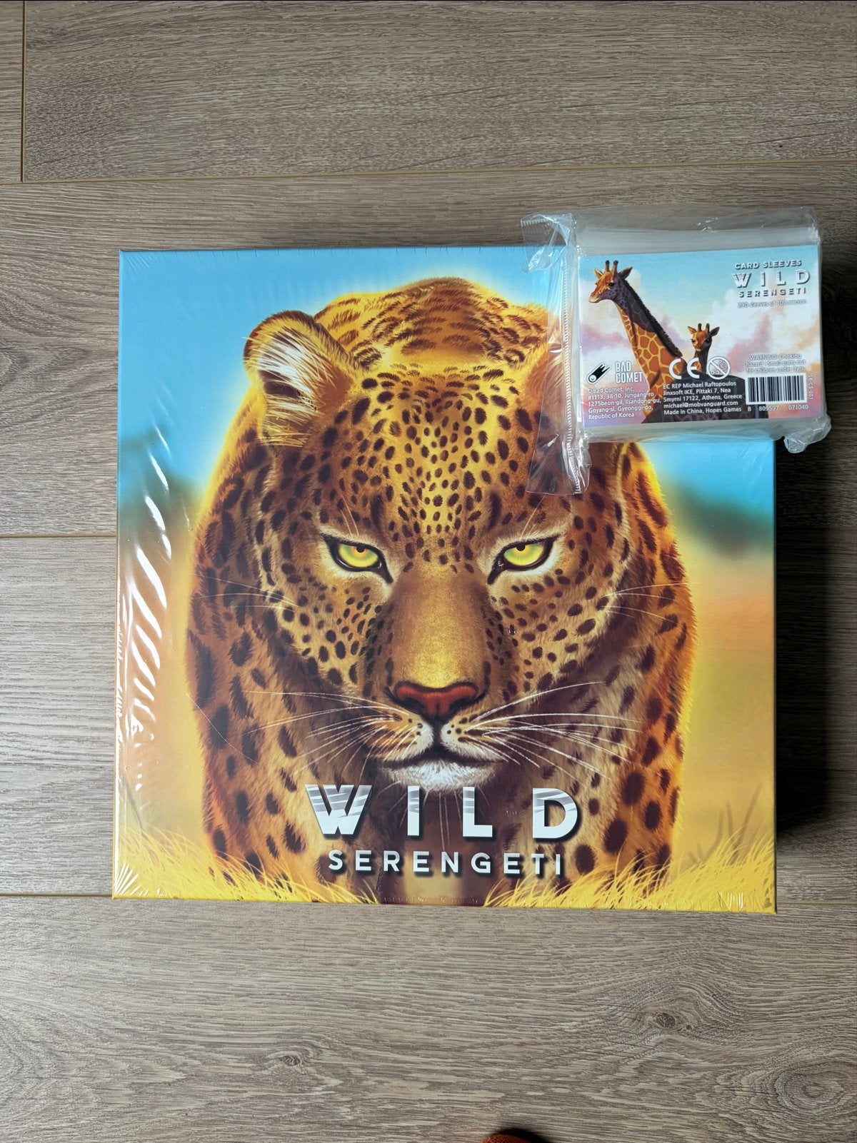 Wild Serengeti (Kickstarter) + Sleeves - Nieuw in folie, Ophalen of Verzenden, Nieuw