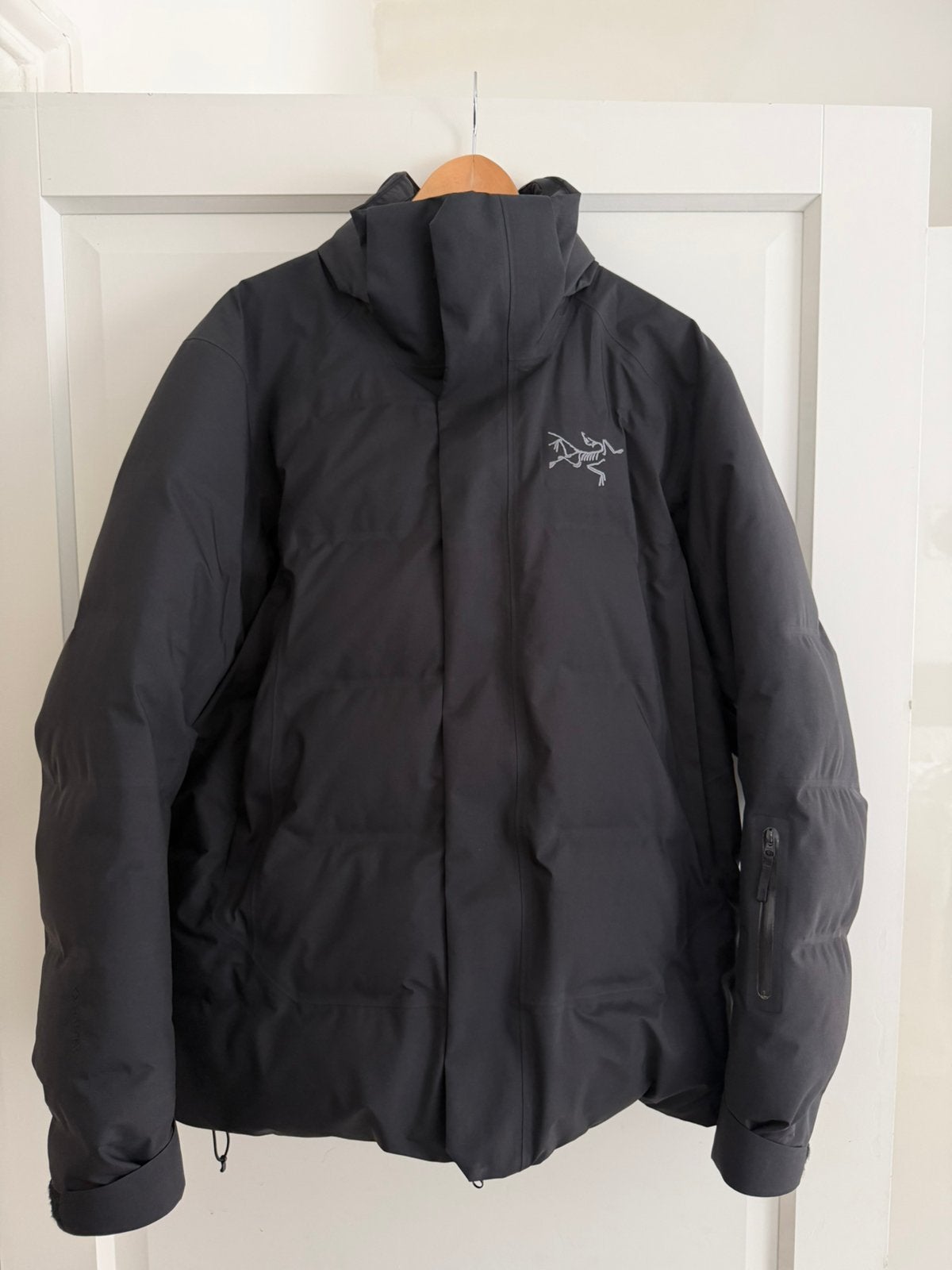 Arcteryx Fissile SV Down Jacket, Ophalen of Verzenden, Zo goed als nieuw, Maat 48/50 (M), Zwart
