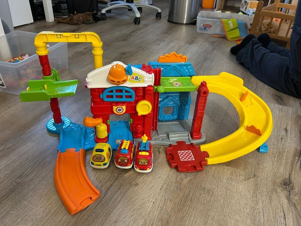 VTech Toet Toet Brandweerkazerne + voertuigen, Ophalen of Verzenden, Gebruikt, Auto, Met licht