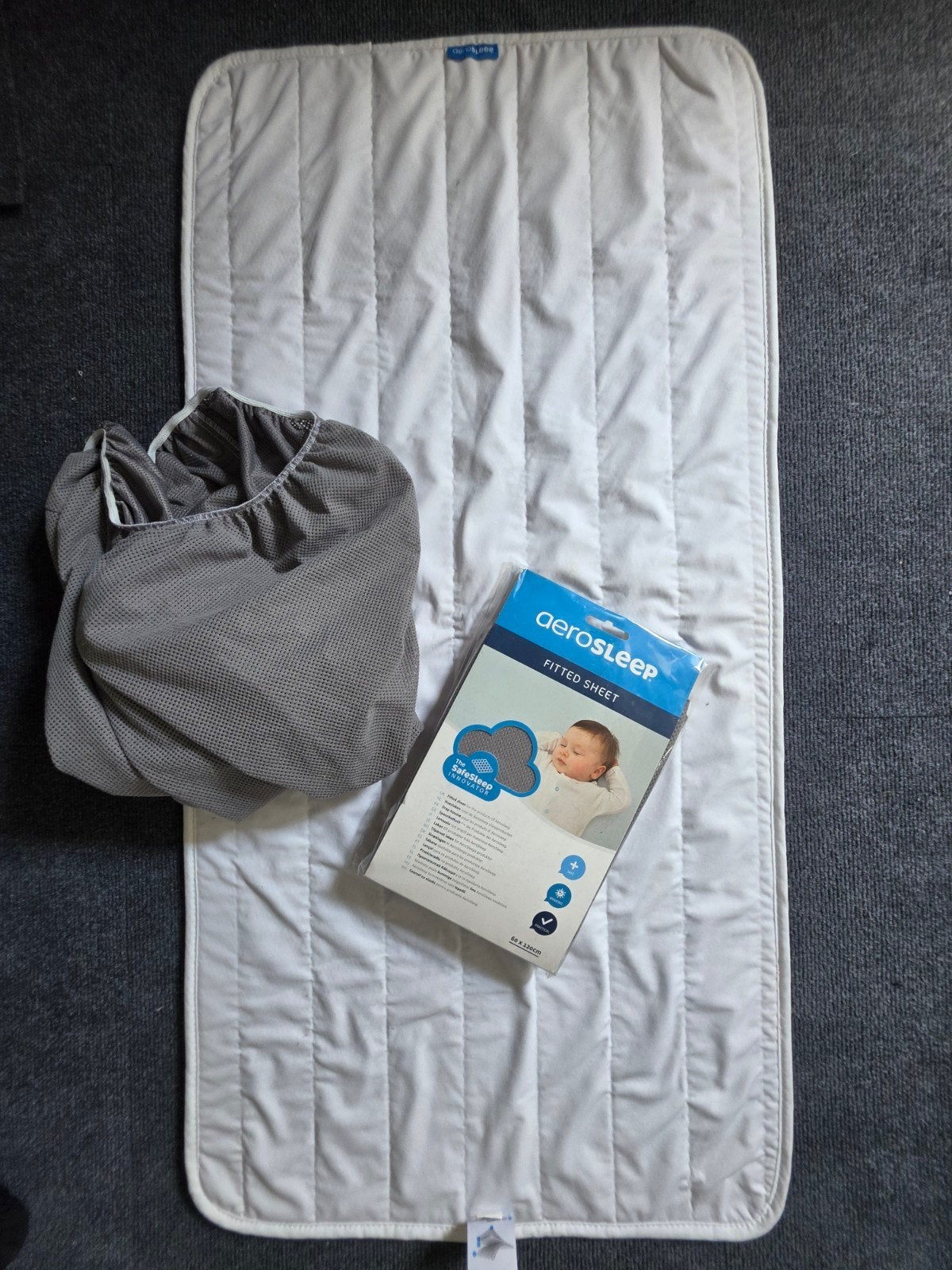 Aerosleep Hoeslaken 60x120 cm en Matrasbeschermer, Jongetje of Meisje, Ophalen of Verzenden, Zo goed als nieuw, Wit