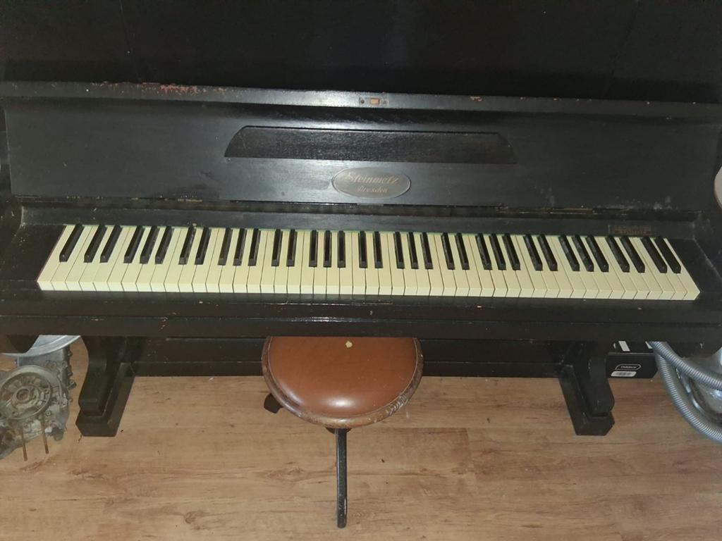 Piano super tof en mag weg voor klein bedrag, Ophalen of Verzenden, Gebruikt, Zwart, Piano