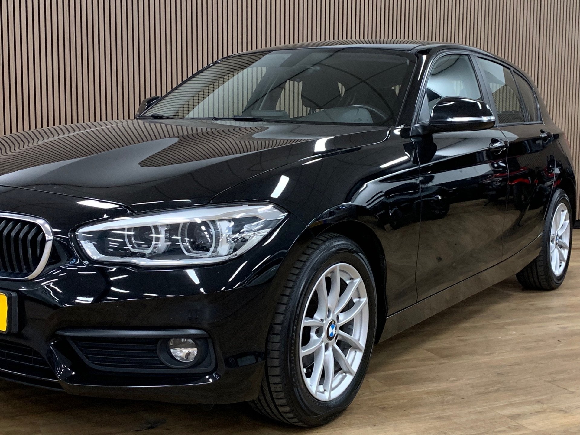 BMW 1-serie 118i Executive|Automaat|Navigatie|Climate Contro, Gebruikt, Zwart, Origineel Nederlands, Bedrijf