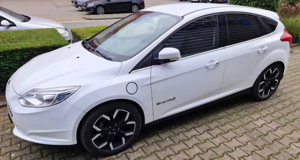 Ford Focus Electric - Automaat - bj.2014 - Wit - 18 inch LM, Auto's, Ford, Particulier, Focus, ABS, Achteruitrijcamera, Adaptieve lichten