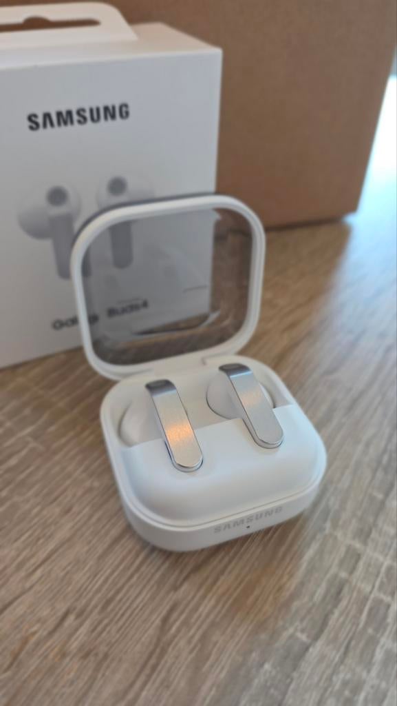 Samsung Galaxy Buds 4 – Nieuw in doos - slechts 1x geopend, Telecommunicatie, Mobiele telefoons | Oordopjes, Ophalen of Verzenden