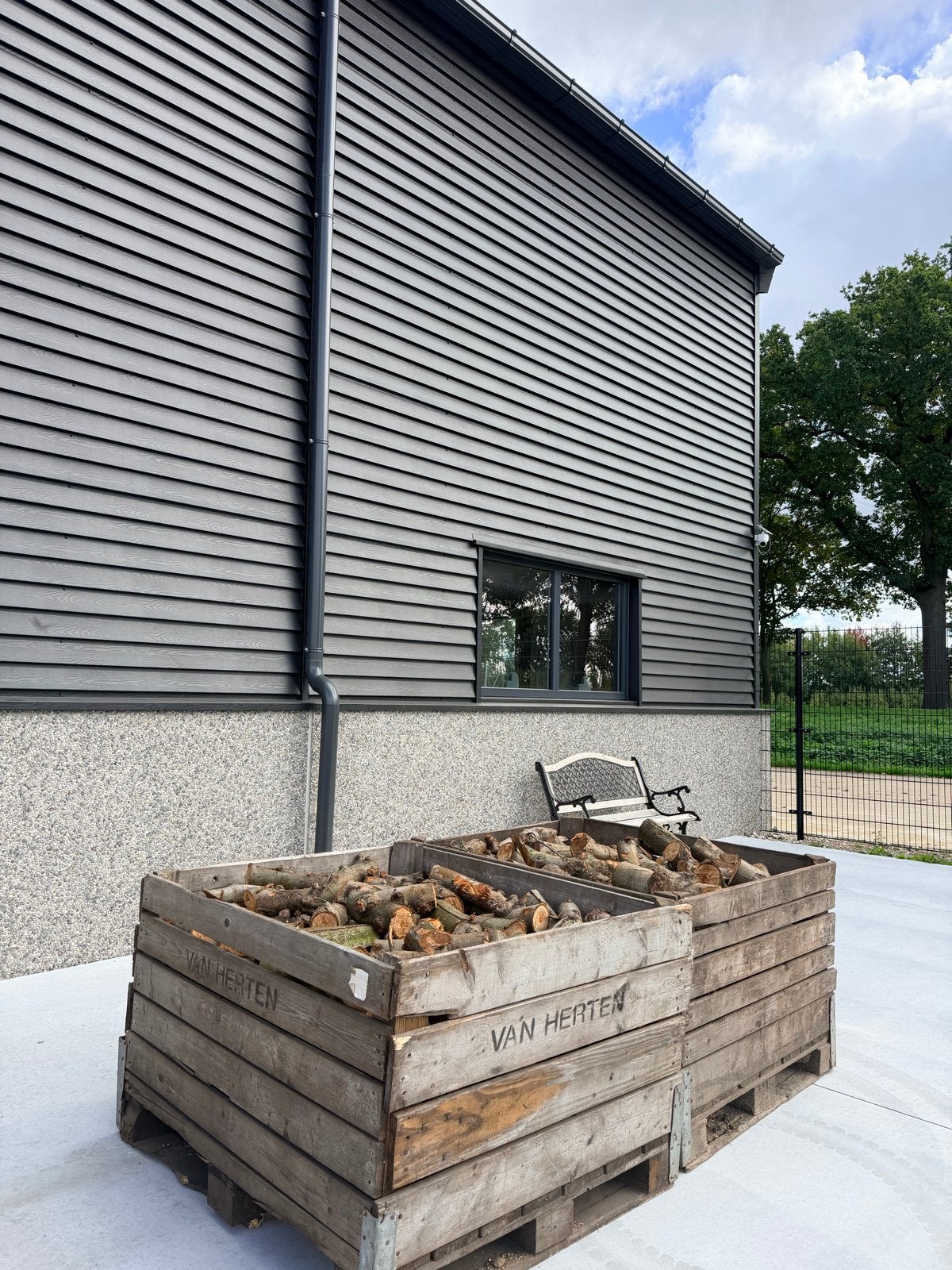 Vers gezaagd appelhout in kisten, Minder dan 3 m³, Ophalen, Stammen