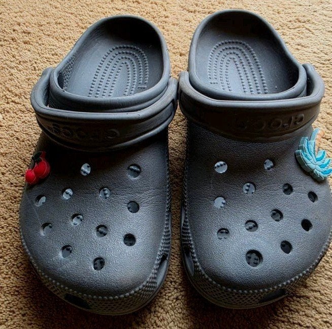 Crocs klompen maat 36/37 =25cm in goede staat, Kleding | Dames, Slippers, Ophalen of Verzenden, Crocs, Grijs