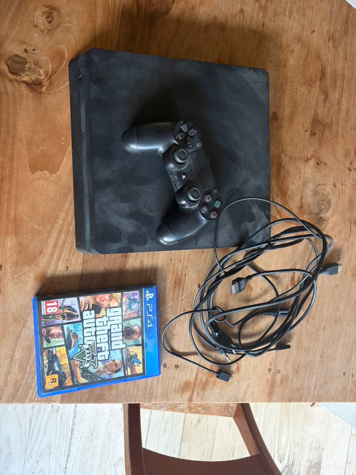 Ps4 + gta5, Spelcomputers en Games, Ophalen of Verzenden, Zo goed als nieuw, Met 1 controller, Slim