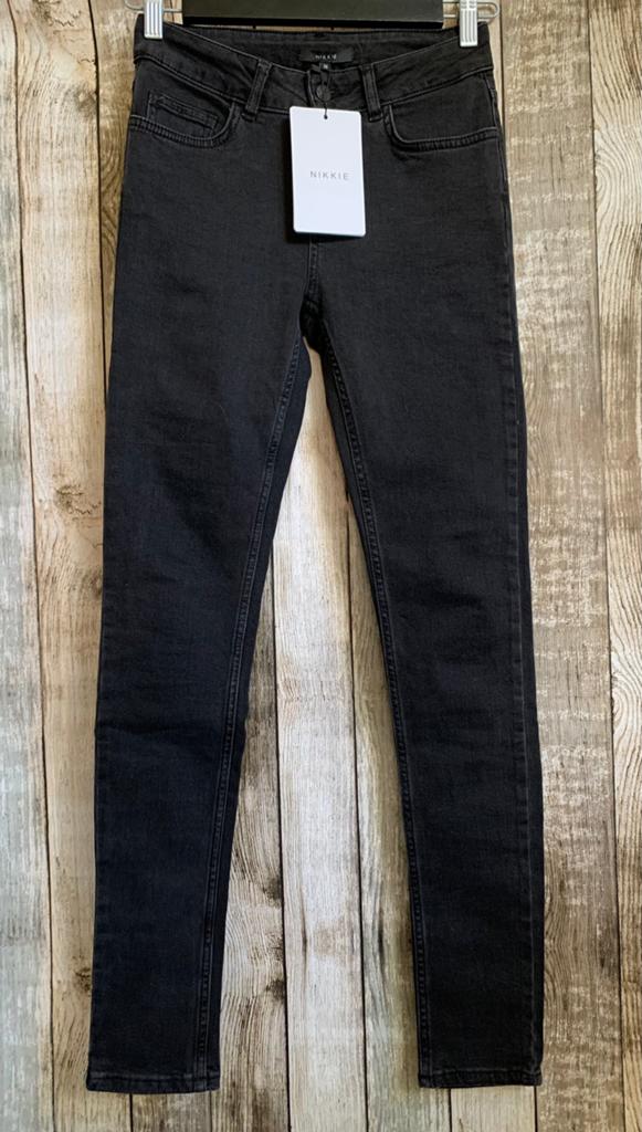 Nikkie gave nieuwe donker grijze jeans (Maat 26), Verzenden, Nieuw, Nikkie, W27 (confectie 34) of kleiner