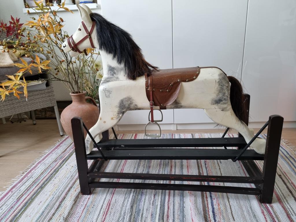 Decoratief hobbelpaard, hout met manen en staart., Ophalen, Gebruikt
