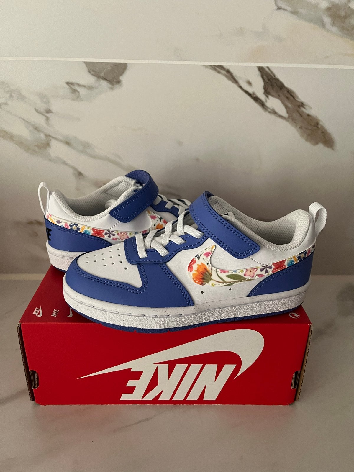 Nieuwe Nike kindersneakers maat 28,5, Meisje, Sportschoenen, Nieuw, Ophalen of Verzenden