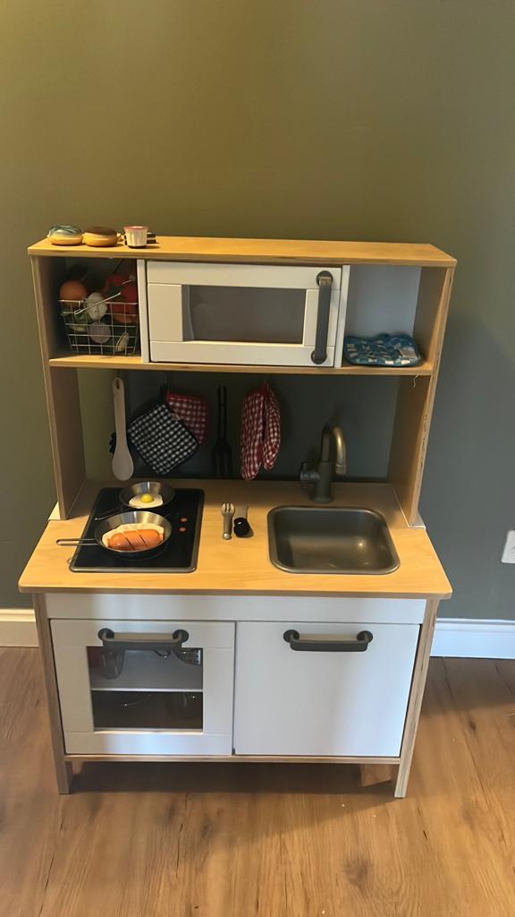 Mooie speelkeuken met accessoires voor kleine kinderen, Ophalen, Zo goed als nieuw, Hout, Speelkeuken