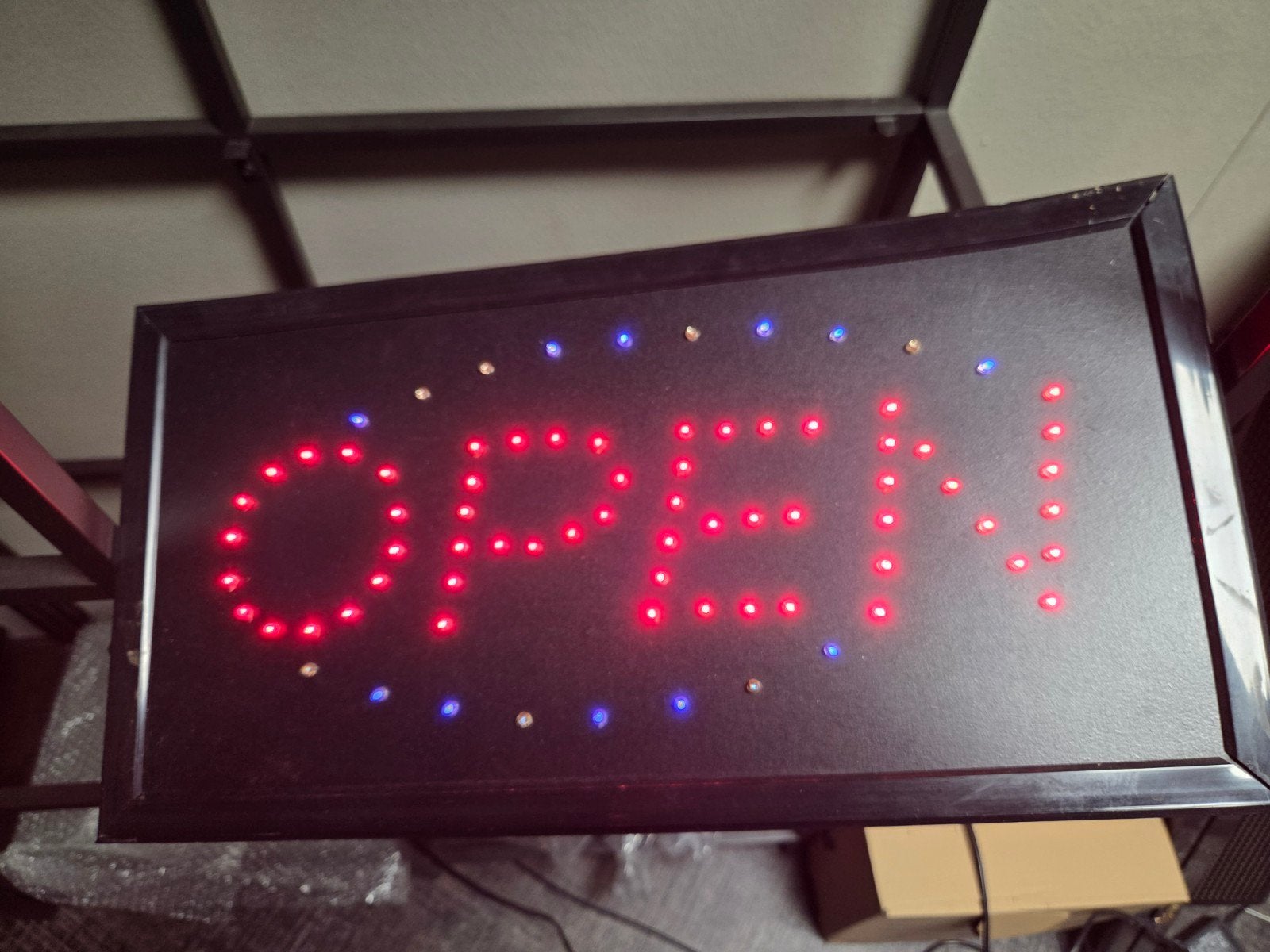 open bordtje, Gebruikt, Met ophangmogelijkheid, 48 cm, Ophalen of Verzenden