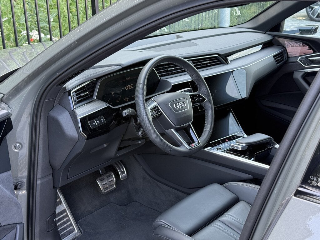 Audi Q8 Sportback e-tron 55 quattro S Edition 115 kWh | Pano, Auto's, Audi, Automaat, Dealer onderhouden, Leder, Vierwielaandrijving