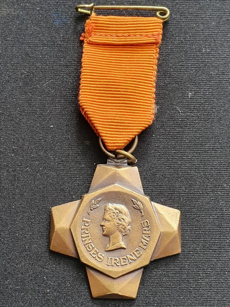 Medaille Prinses Irene Mars s Hertogenbosch, Postzegels en Munten, Penningen en Medailles, Ophalen of Verzenden, Overige materialen