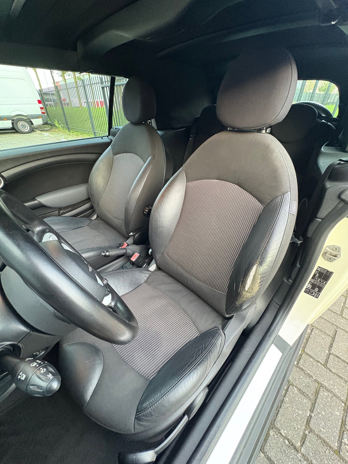 Foto 16 van Mini Cabrio 1.6 Cooper Chili - Cabrio - Cruise - Airco