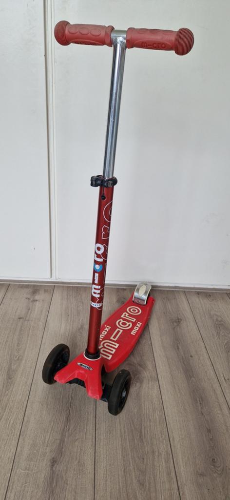 Micro maxi step rood met led verlichting in de wielen, Ophalen of Verzenden, Gebruikt