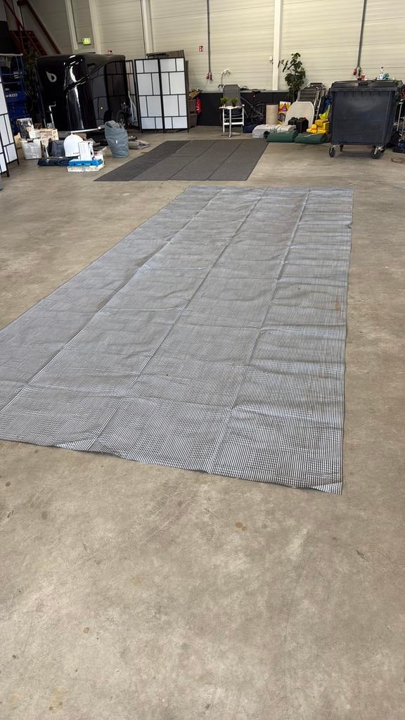 Voortent tapijt 630x250, Ophalen of Verzenden, Zo goed als nieuw