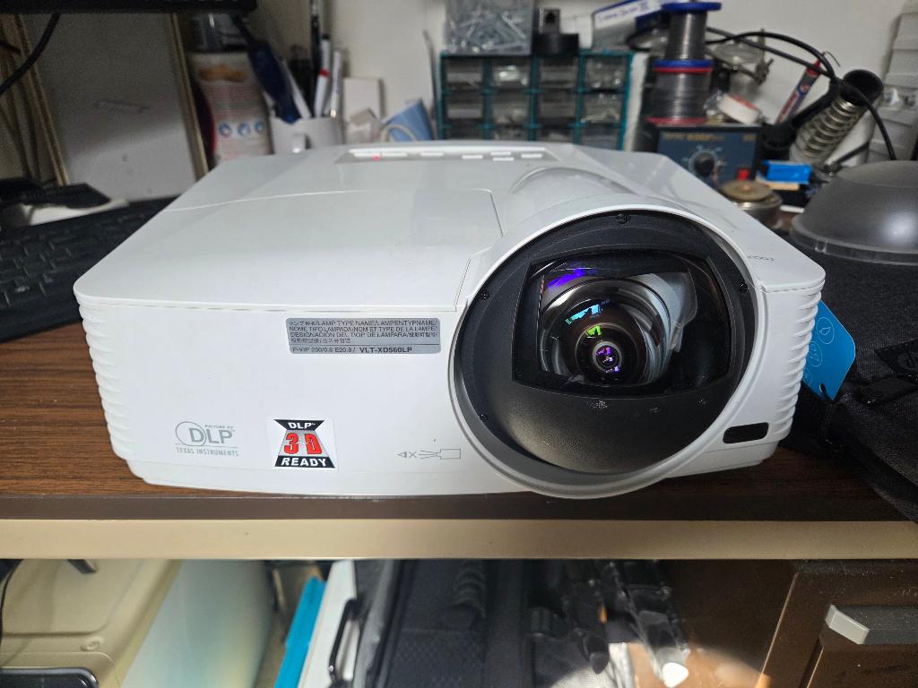 Mitsubishi WD380U-EST Projector + reservelamp, Audio, Tv en Foto, Beamers, Ophalen, Zo goed als nieuw, DLP, Mitsubishi