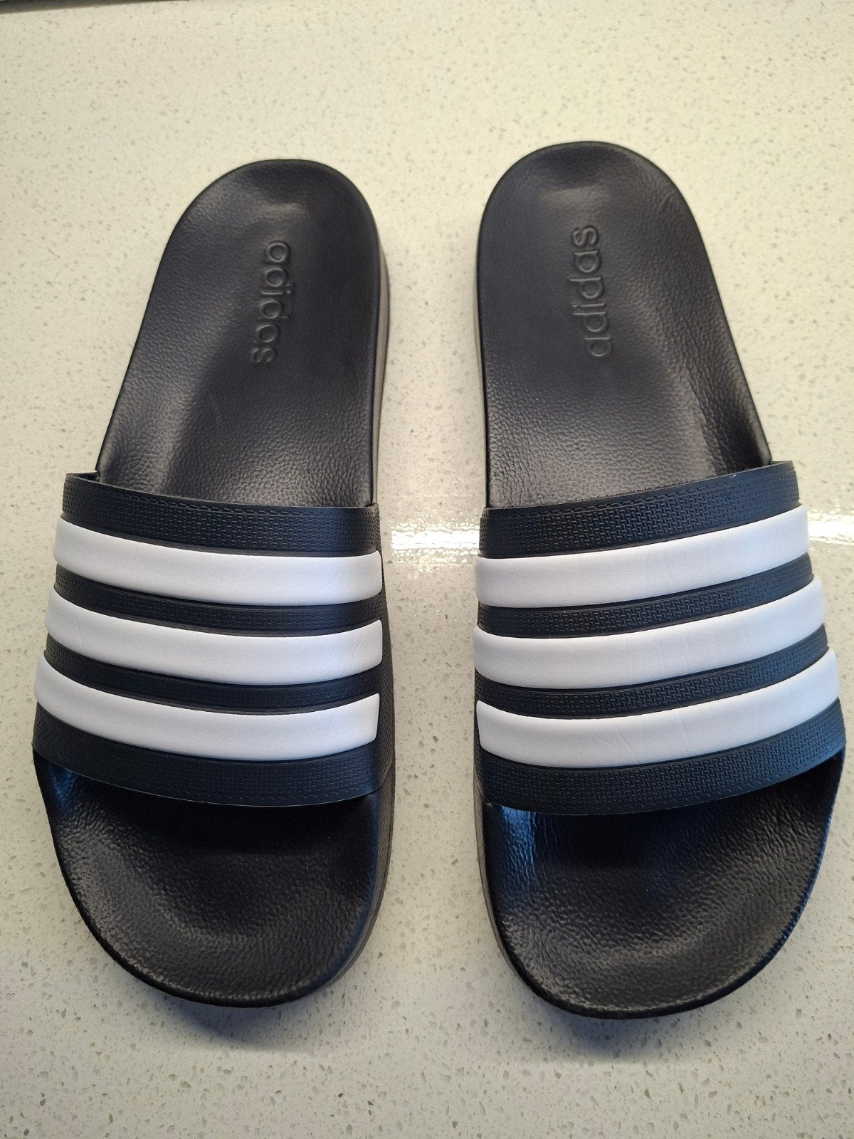 Adidas sportslippers nieuw!, Adidas, Zwart, Nieuw, Ophalen of Verzenden
