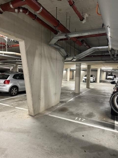Afgesloten, overdekte parkeerplaats, per oktober., Ophalen