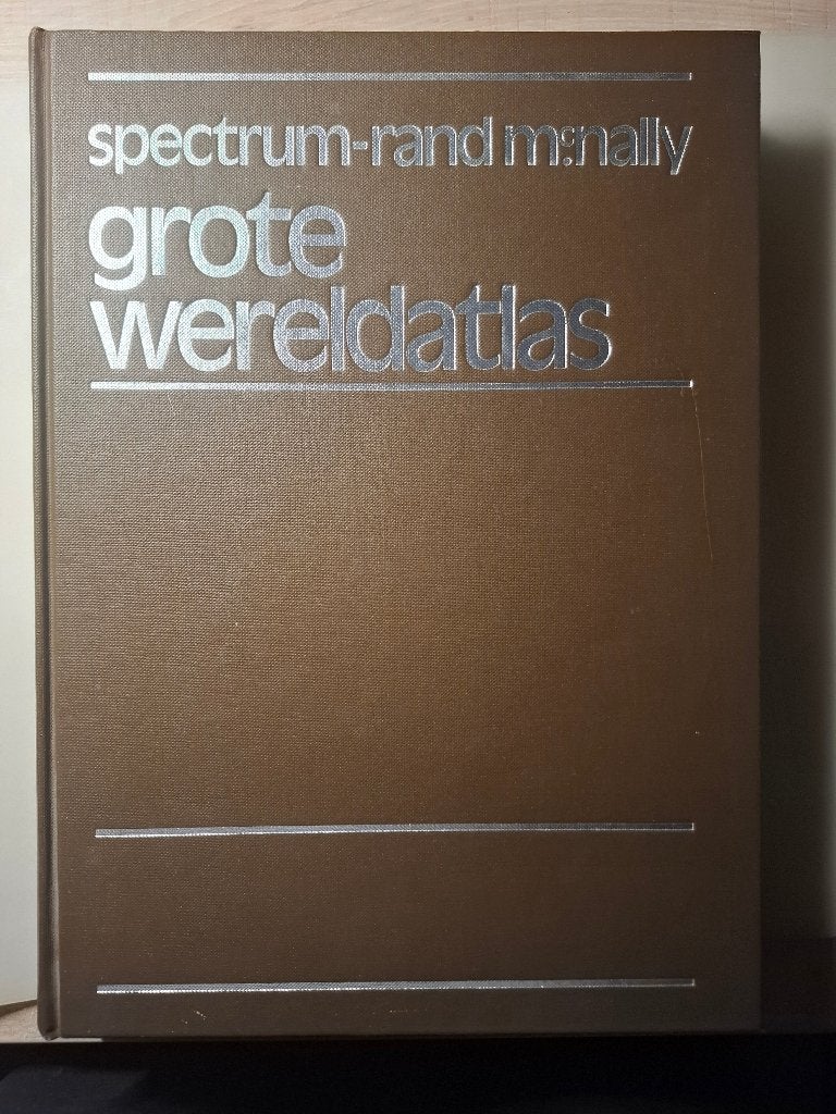 Boek - Spectrum-Rand Mcnally Grote Wereldatlas (1984), Boeken, Gelezen, Overige atlassen, Ophalen of Verzenden, 1800 tot 2000