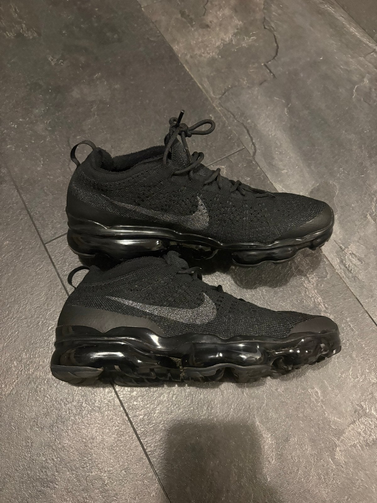 Nike Air VaporMax Flyknit 2021 - Triple Black - Maat 42, Ophalen of Verzenden, Gedragen, Zwart, Sneakers of Gympen