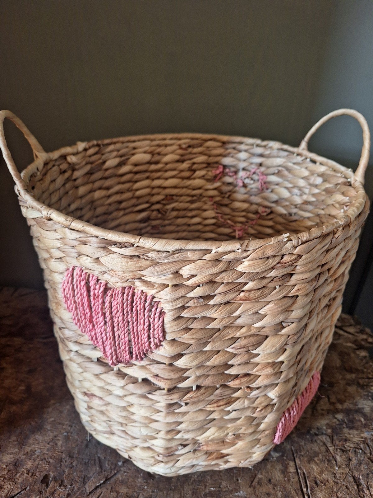 Nieuwe mand van hyacint met roze hartjes - Sissy-Boy, Ophalen, Gevlochten, Mand, Rond
