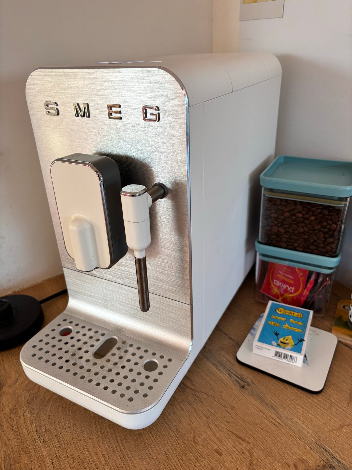 Smeg automatische espresso machine, Witgoed en Apparatuur, Ophalen, Afneembaar waterreservoir, Gebruikt, Espresso apparaat