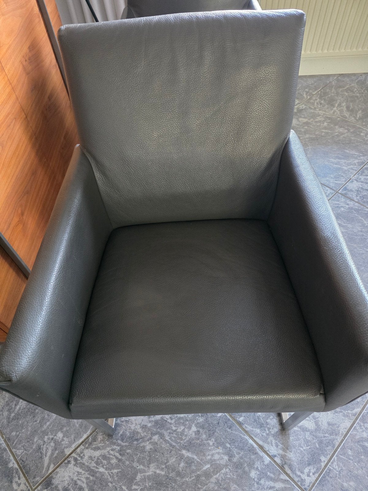 Bert Plantagie eetkamerstoelen, donkergrijs leer, Ophalen, Zo goed als nieuw, Grijs, Vijf, Zes of meer stoelen