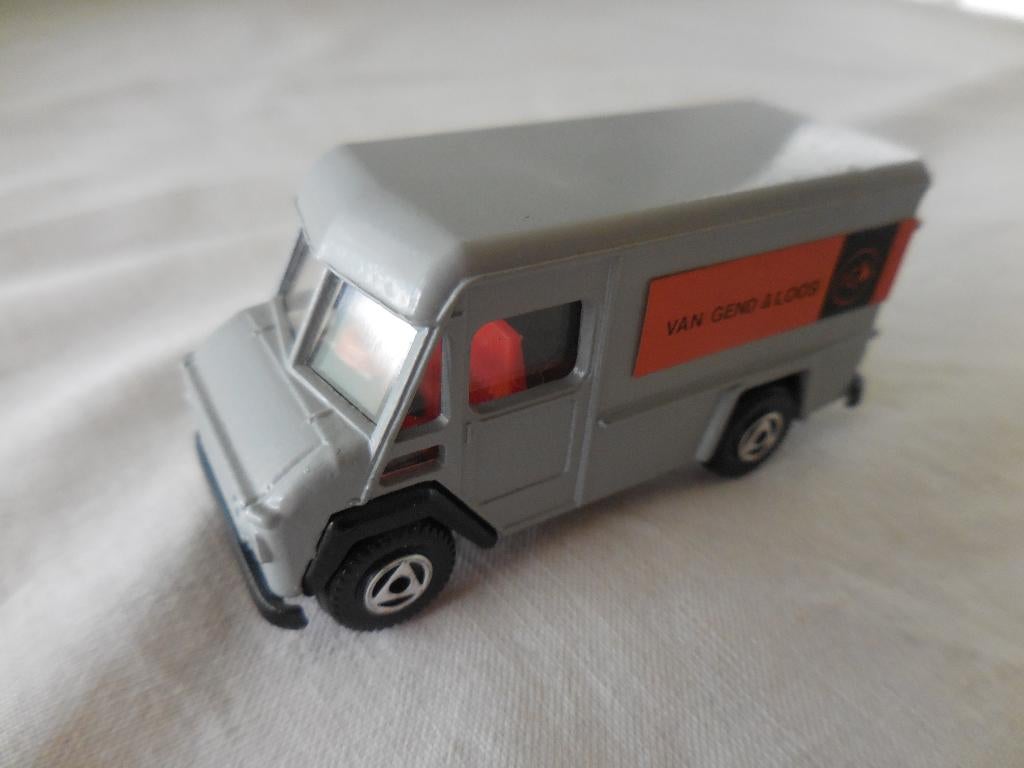 EFSI Commer 302 in diverse uitvoeringen, Ophalen, Zo goed als nieuw, Auto