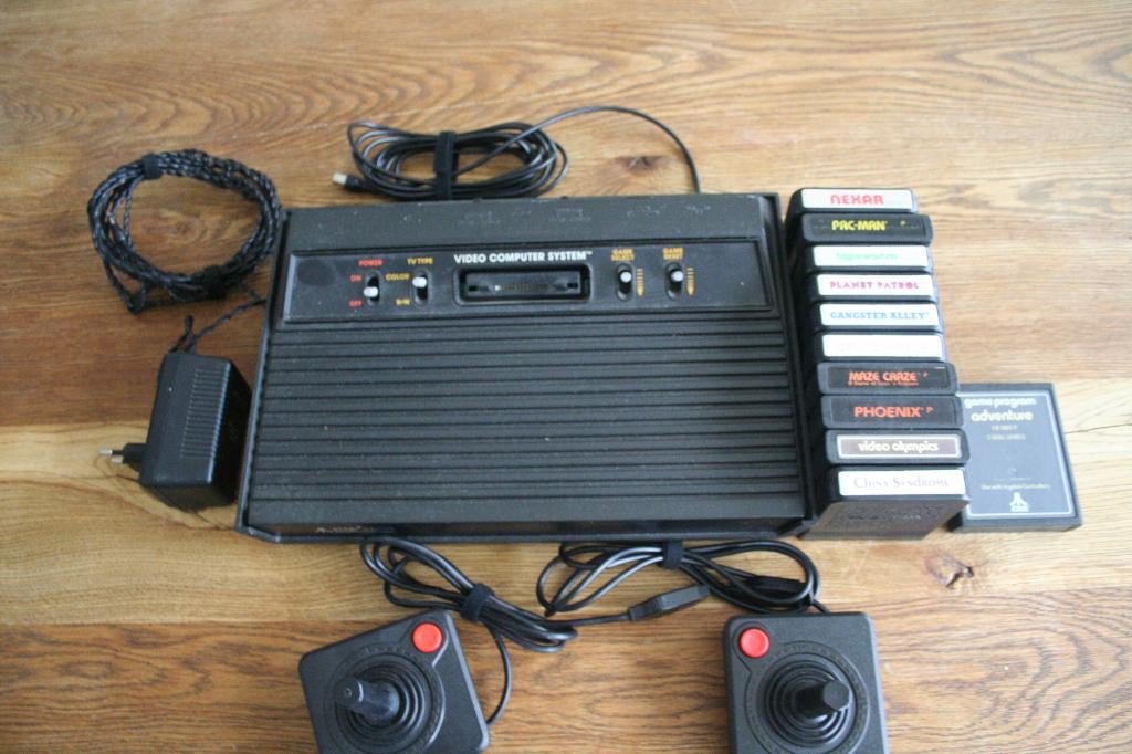 Atari 2600 Darth vader met twee joysticks en 11 games, Spelcomputers en Games, Spelcomputers | Atari, Met 2 controllers, Ophalen of Verzenden