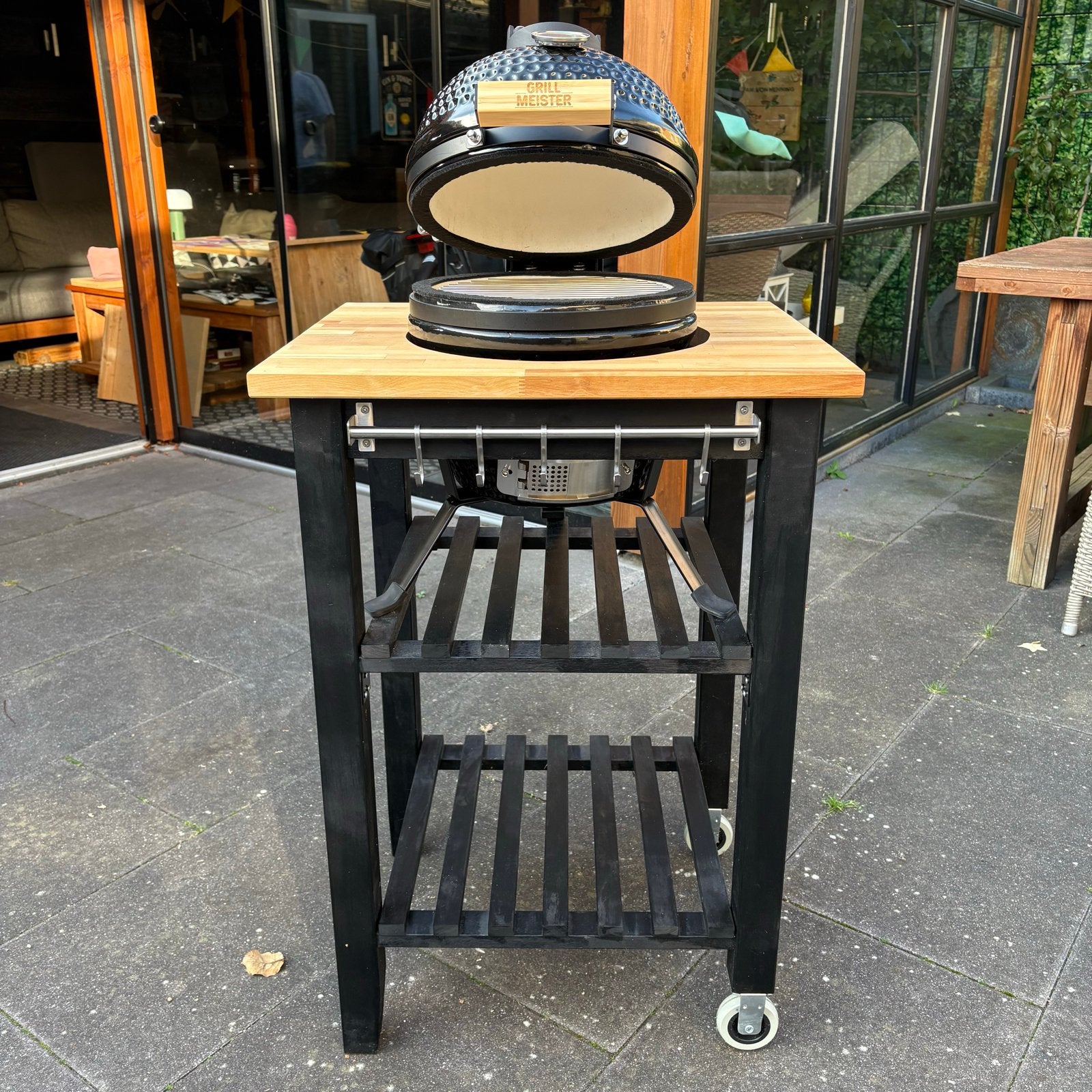Foto 3 van Grill Meister Kamado BBQ met onderstel en wielen