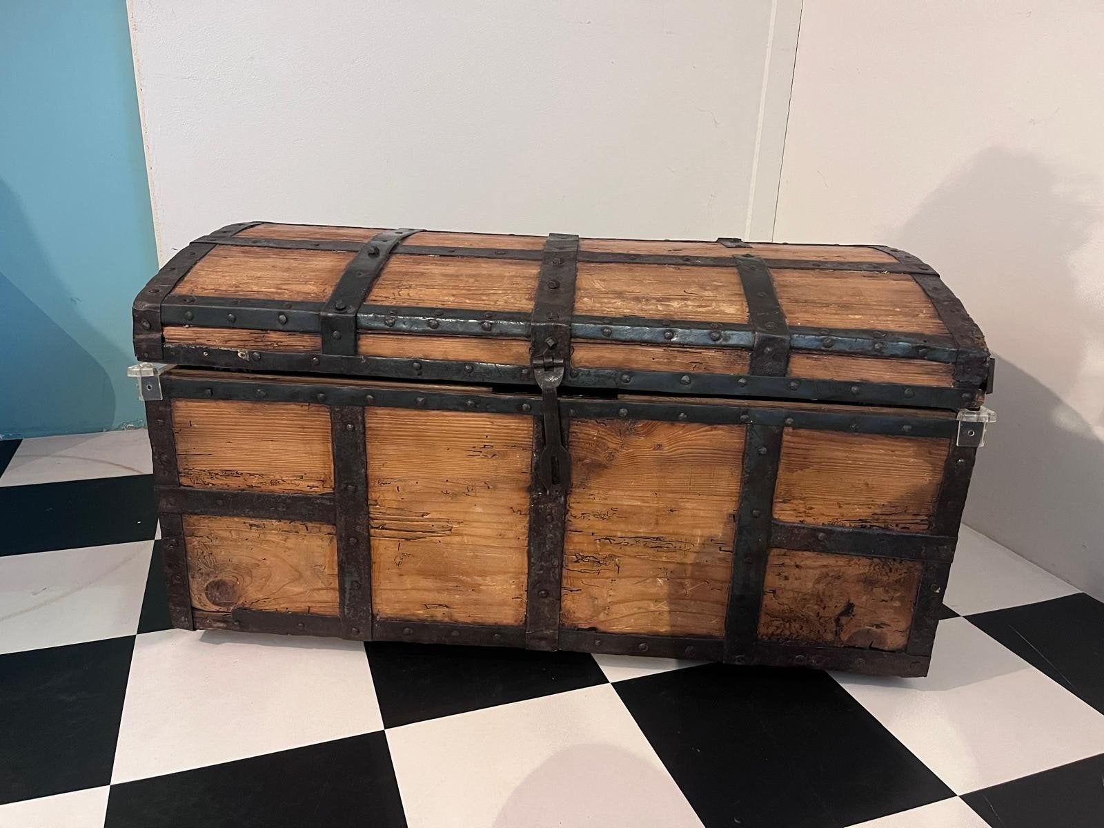 Houten Kist met Metalen Banden - Vintage Opbergkist, Huis en Inrichting, Woonaccessoires | Kisten, Ophalen, 50 tot 100 cm, 50 tot 75 cm