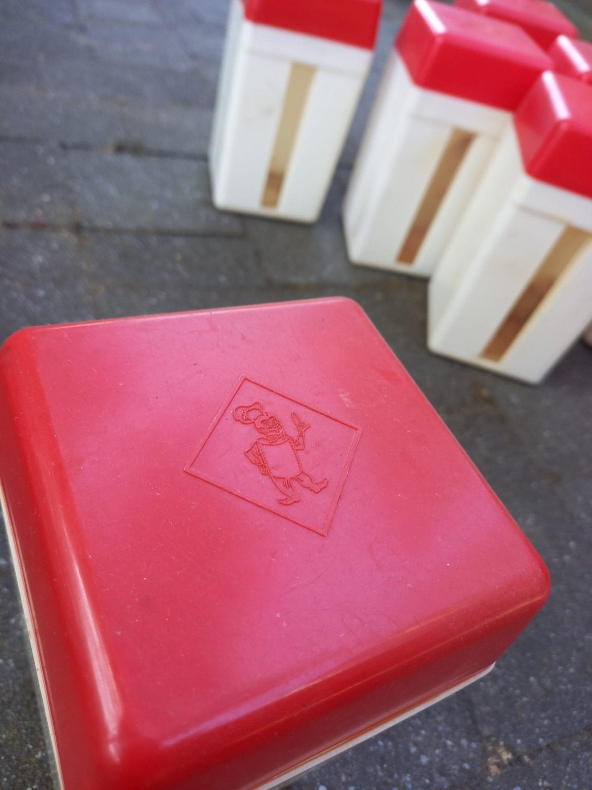 Vintage kruidenpotjes set (7 stuks) met kok-logo, Antiek en Kunst, Antiek | Keukenbenodigdheden, Ophalen of Verzenden