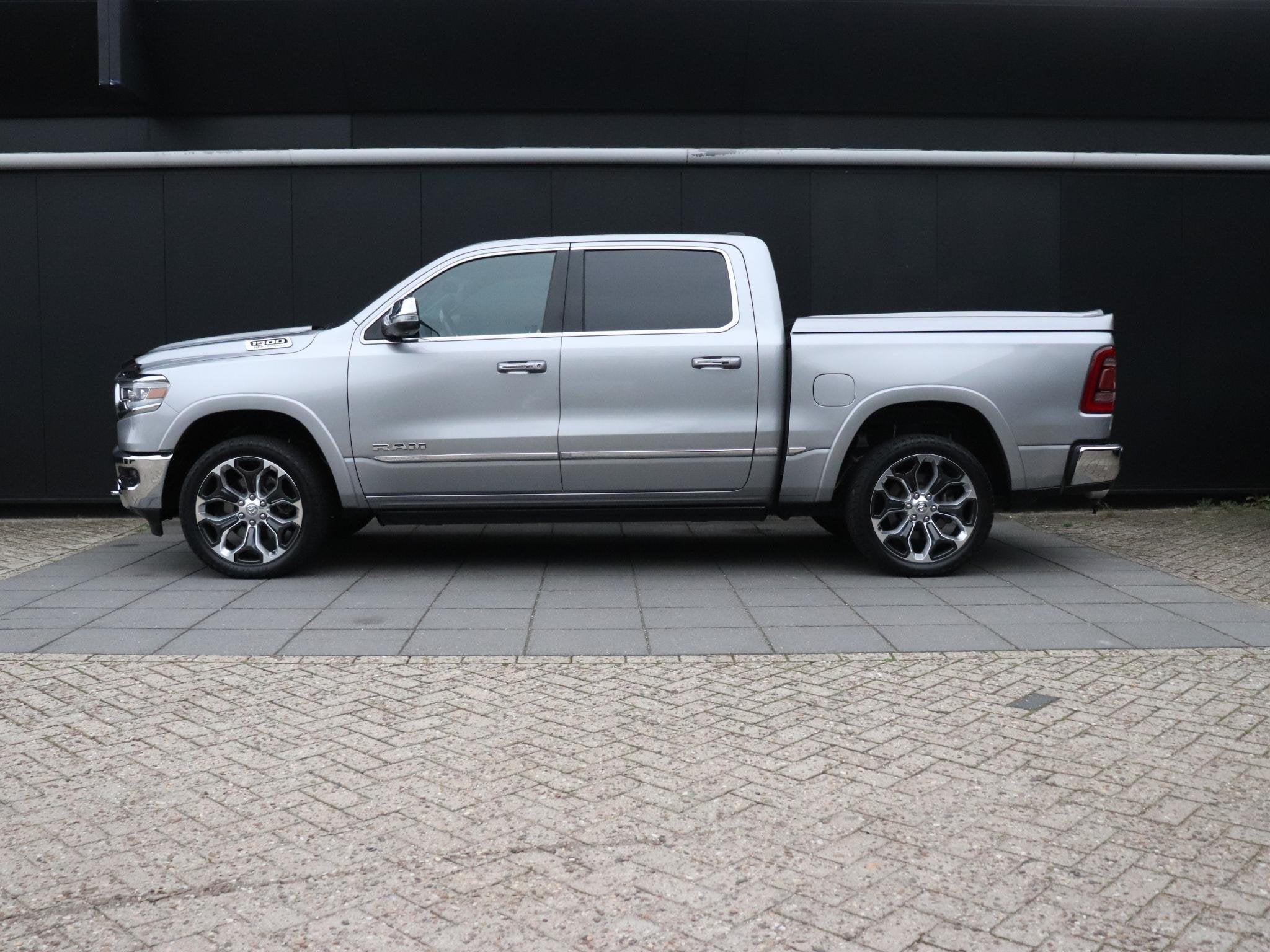 Dodge Ram 1500 5.7 V8 4x4 Crew Cab Limited | LEDER | MEMORY, Automaat, Dealer onderhouden, 450 kg, Gebruikt