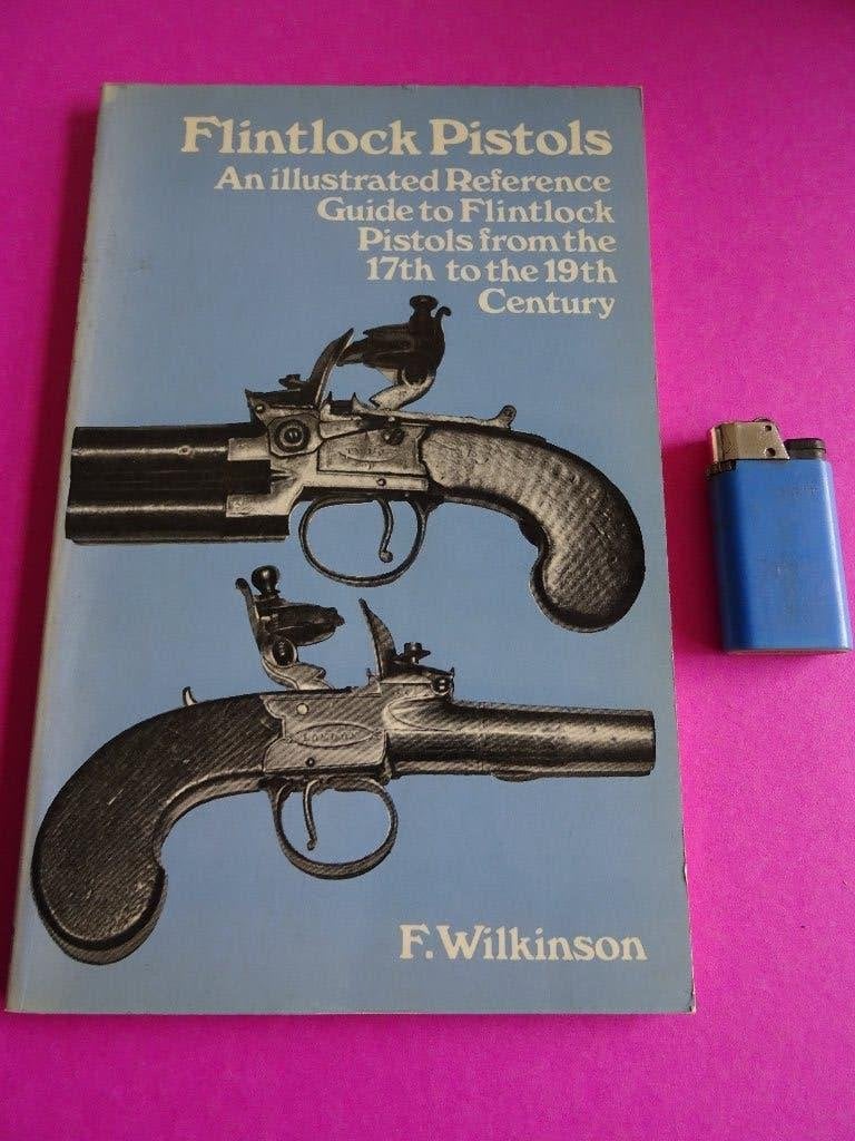 BOEKJE VUURSTEEN PISTOLEN GEWEER WAPENS REVOLVER, Ophalen of Verzenden