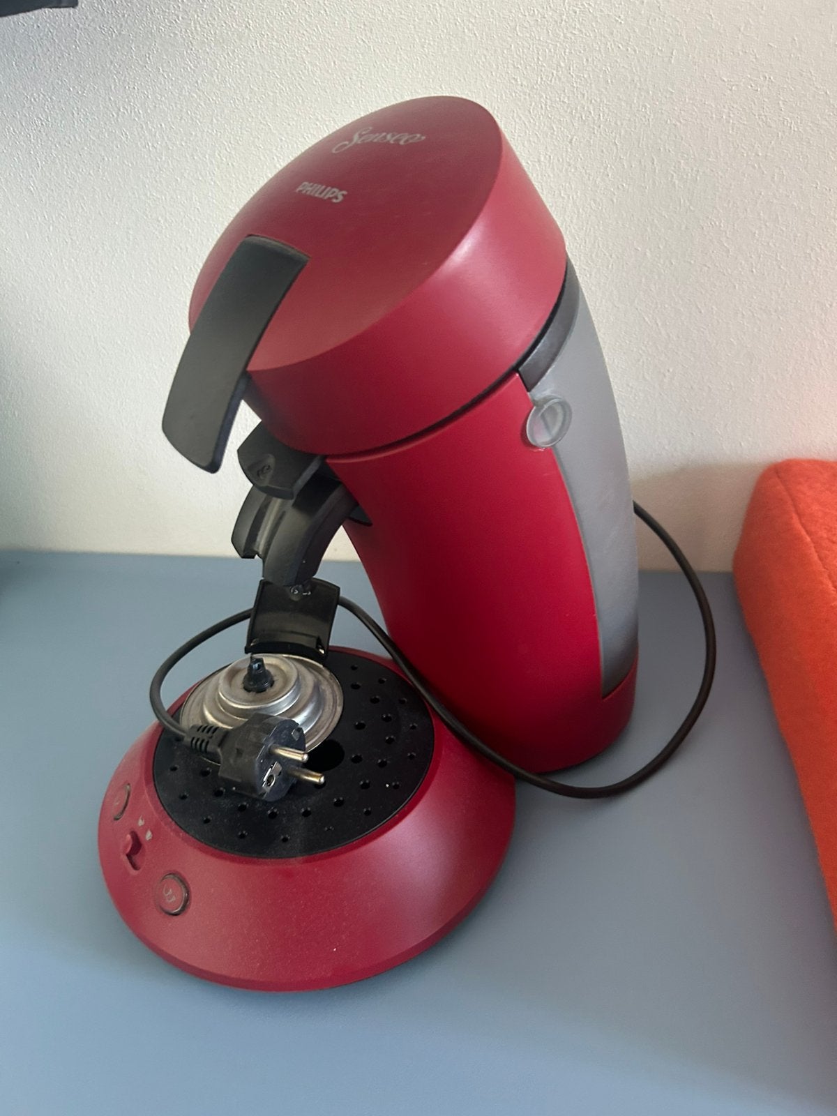 Philips Senseo Koffiepadmachine – Rood, Ophalen of Verzenden, Zo goed als nieuw, Koffiemachine